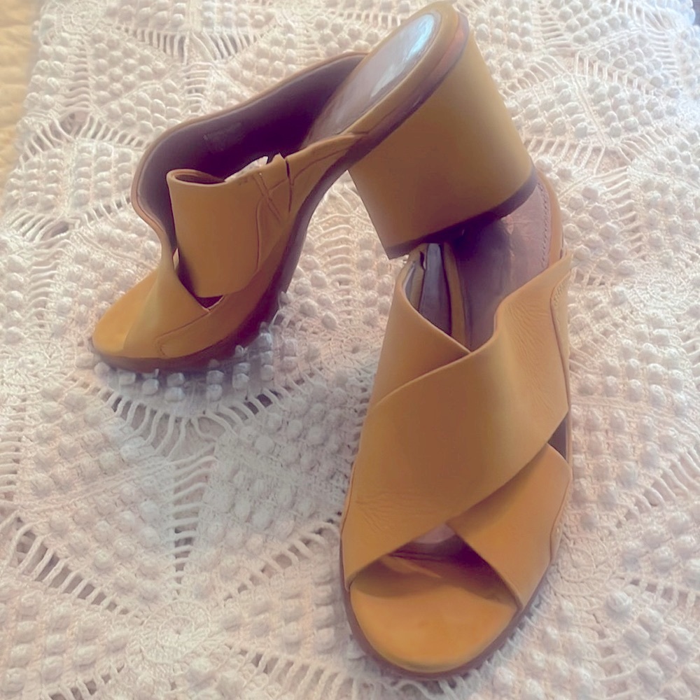 Sorel Yellow Sandals Size 6 Excellent, worn twice Sundance Catalog Block Heel